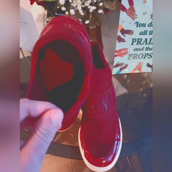 DkNY beautiful red velvet sneakers - Picture 3 of 5